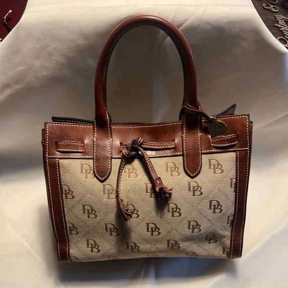 Dooney & Bourke Handbags - Vintage Dooney & Bourke Signature Bag